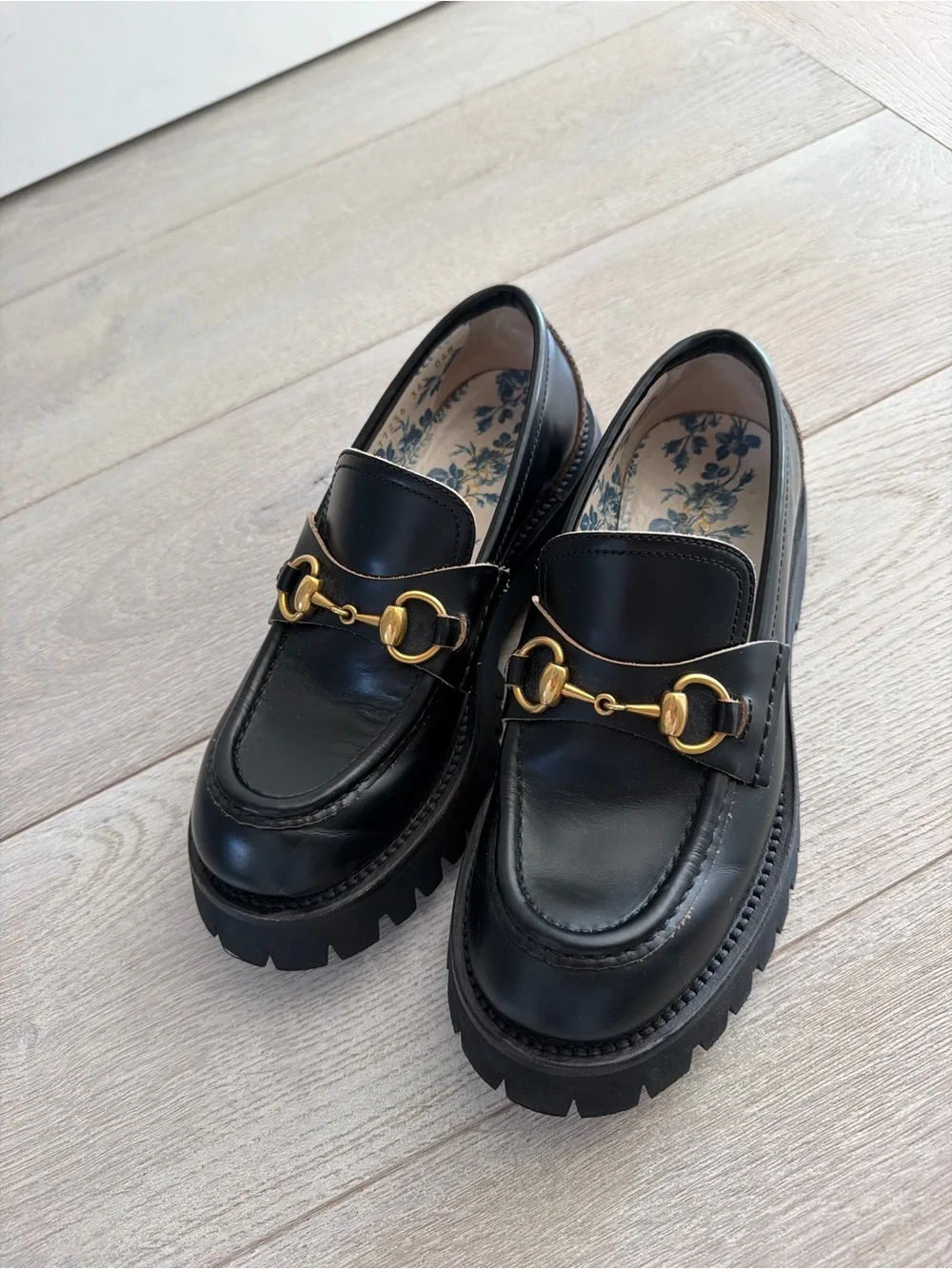 Gucci Black Leather Horsebit Loafers with Gold Hardware - Picture 2 of 6